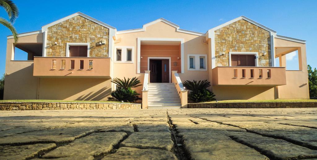 Leone Luxury Villas Kalamaki  Exterior photo