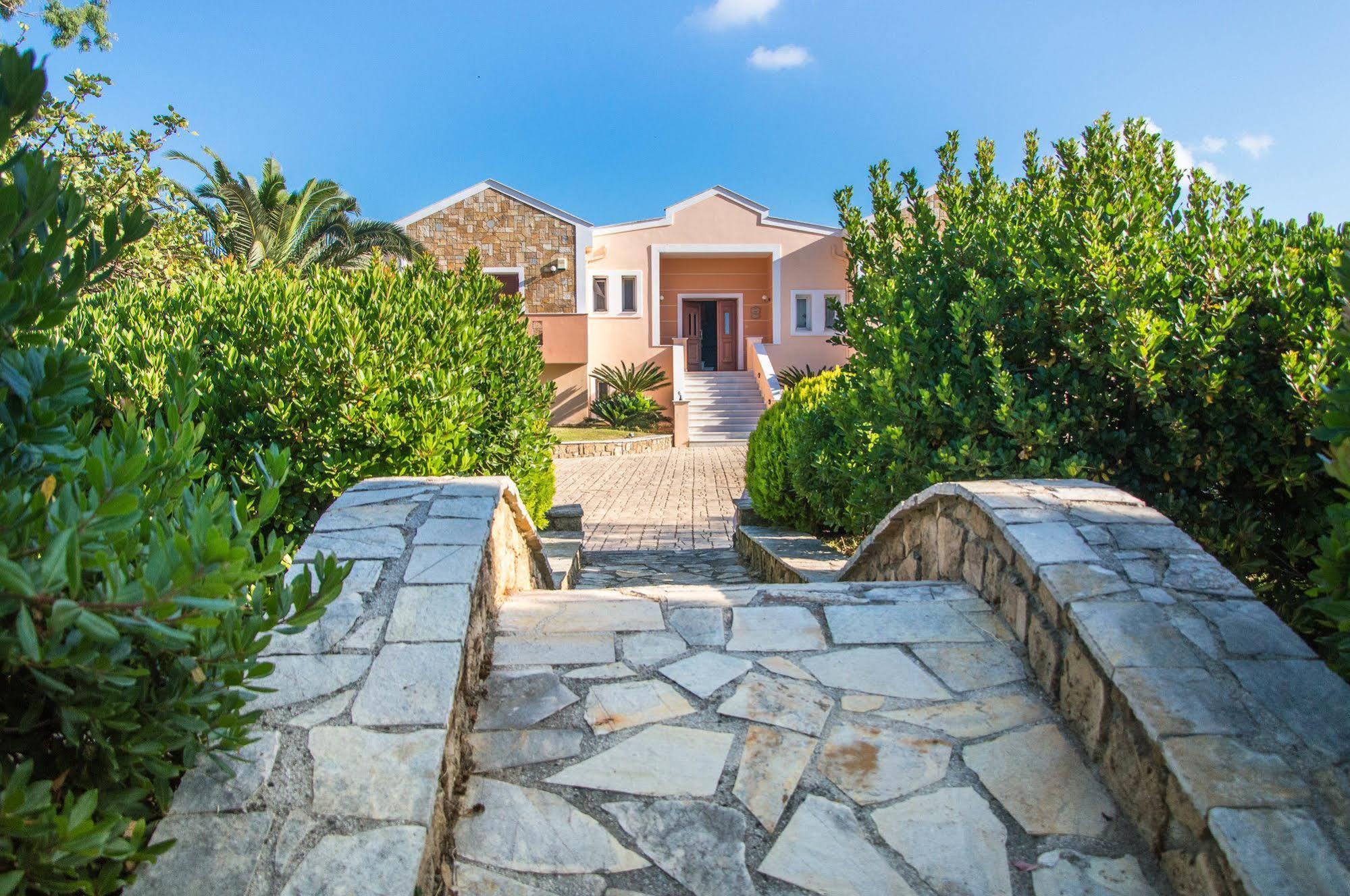 Leone Luxury Villas Kalamaki  Exterior photo