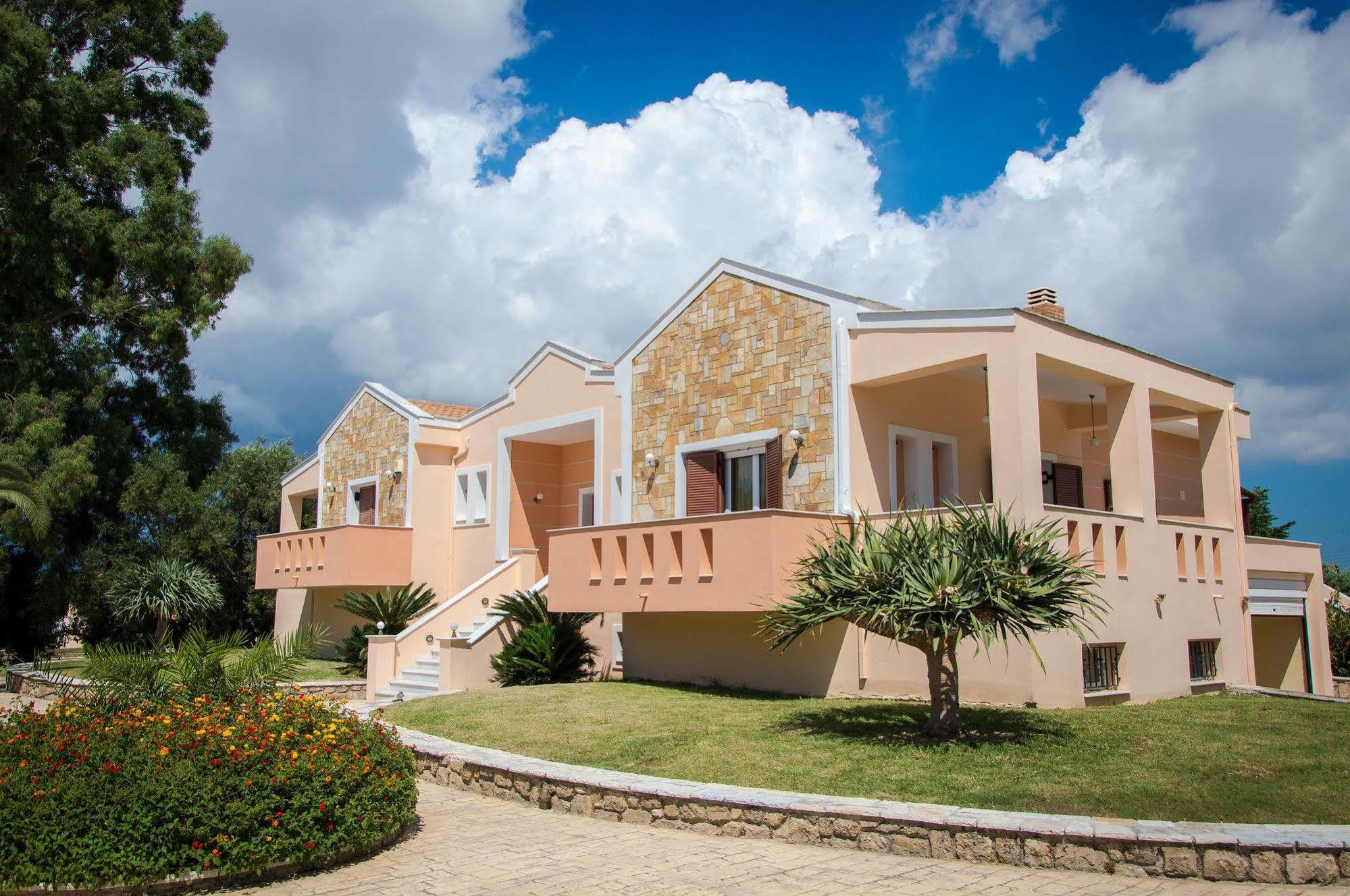 Leone Luxury Villas Kalamaki  Exterior photo