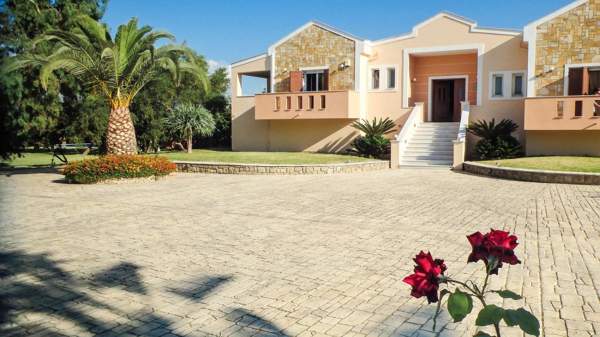 Leone Luxury Villas Kalamaki  Exterior photo